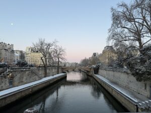 雪中的塞納河